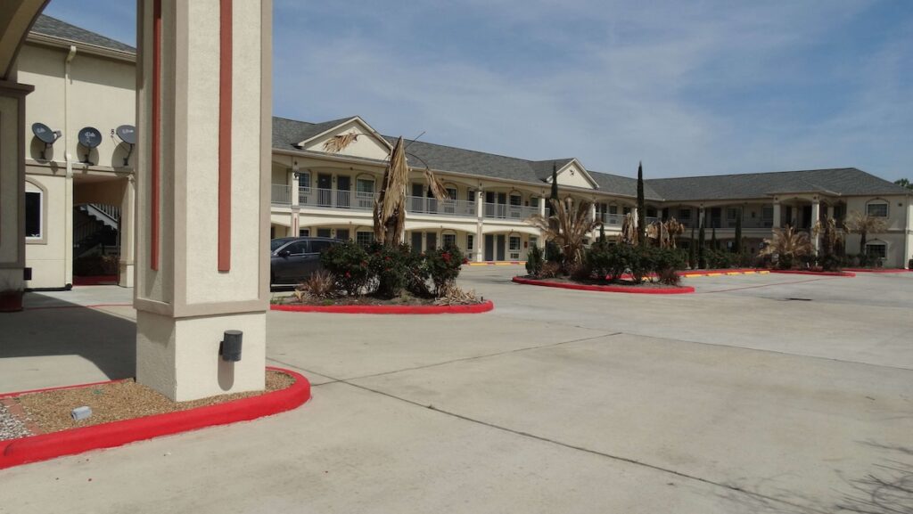 Motel 6 Houston, TX  Willowbrook Mall - Image 1